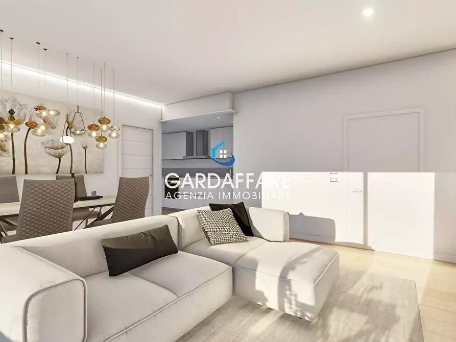 Immagine 2 di Appartamento in vendita  in Via San Zeno 217 a Desenzano Del Garda