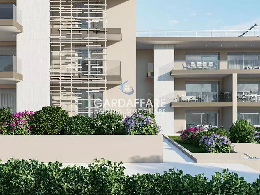 Immagine 9 di Appartamento in vendita  in Via San Zeno 217 a Desenzano Del Garda