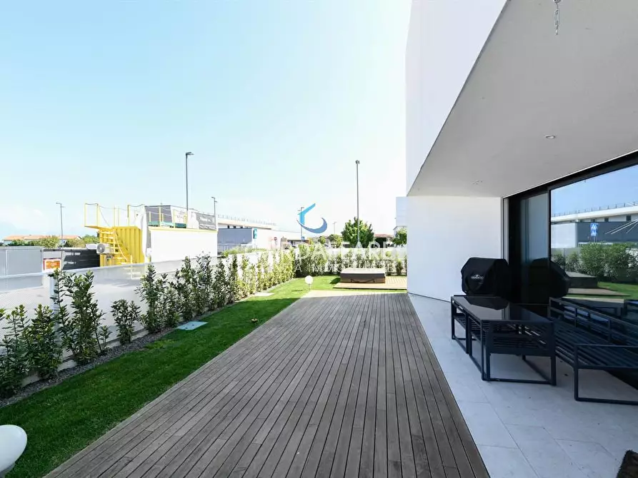 Immagine 9 di Appartamento in vendita  in Località Vecchi a Peschiera Del Garda