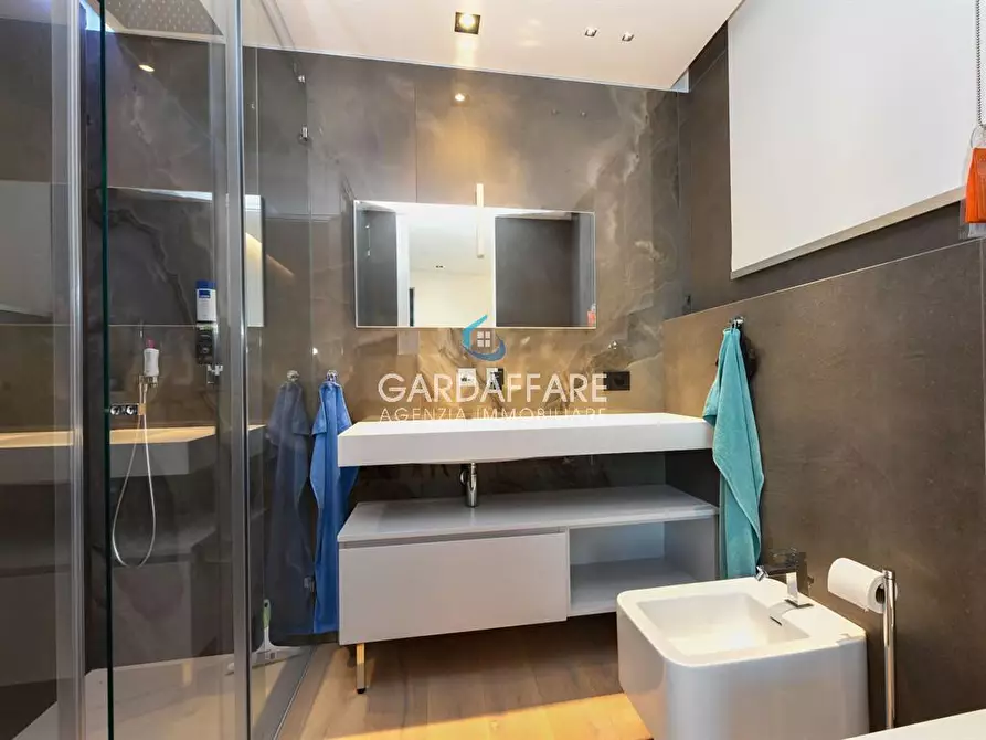 Immagine 3 di Appartamento in vendita  in Località Vecchi a Peschiera Del Garda