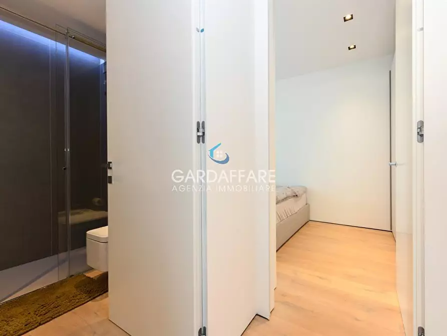 Immagine 5 di Appartamento in vendita  in Località Vecchi a Peschiera Del Garda