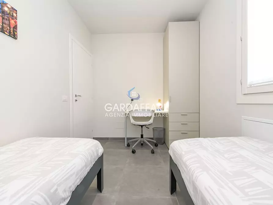 Immagine 7 di Attico in vendita  in Via San Zeno a Desenzano Del Garda