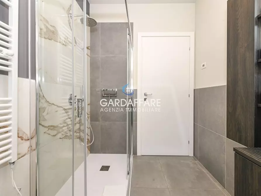 Immagine 4 di Attico in vendita  in Via San Zeno a Desenzano Del Garda