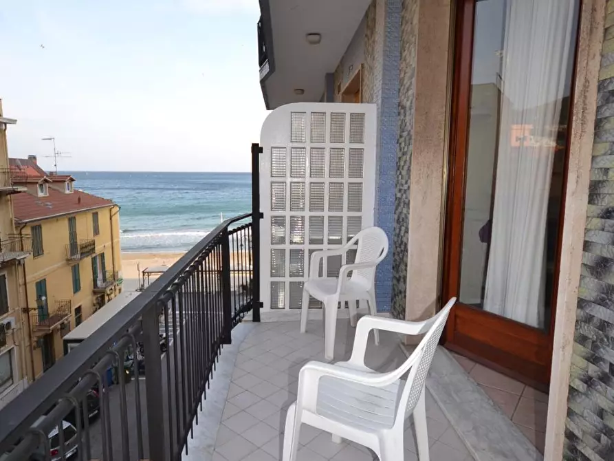 Immagine 2 di Appartamento in affitto  in Piazza Andrea Doria a Alassio