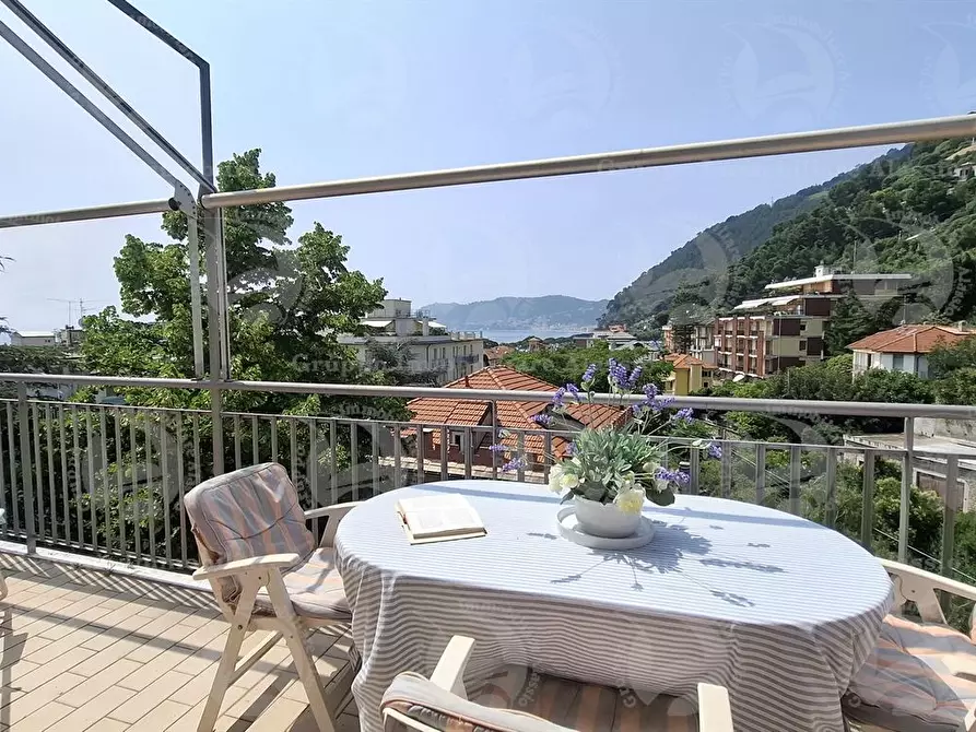 Immagine 3 di Attico in vendita  in Via Leondardo da Vinci a Alassio