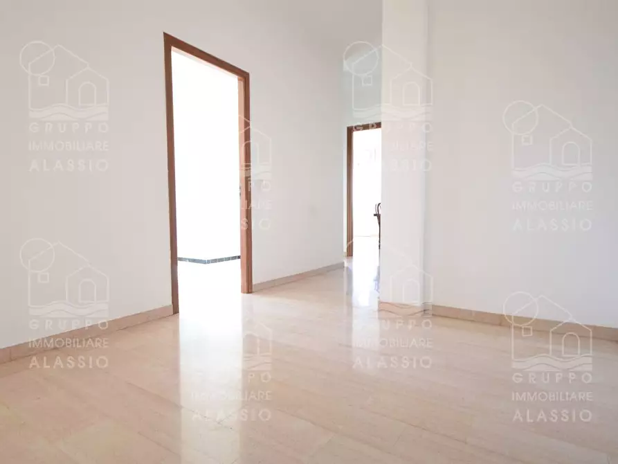 Immagine 3 di Appartamento in vendita  in Via Vittorio Veneto a Albenga