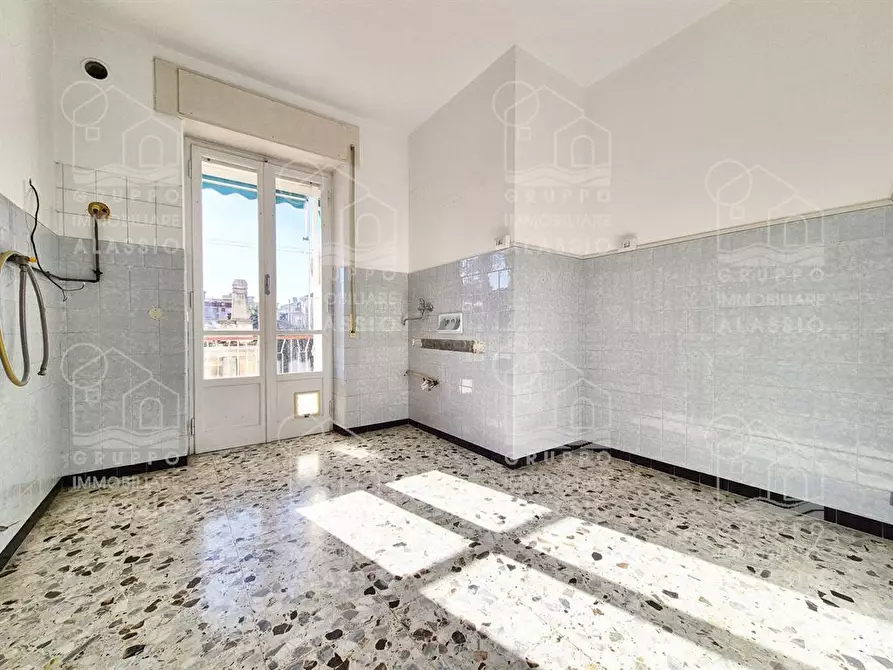 Immagine 4 di Appartamento in vendita  in Via Vittorio Veneto a Albenga