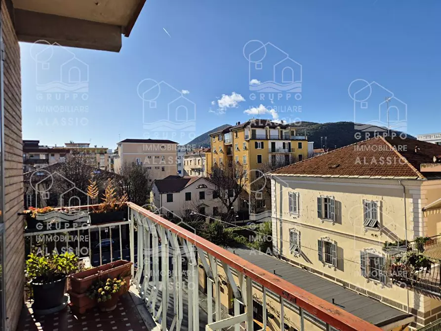Immagine 2 di Appartamento in vendita  in Via Vittorio Veneto a Albenga