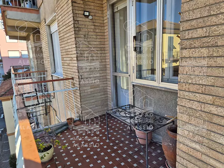 Immagine 1 di Appartamento in vendita  in Via Vittorio Veneto a Albenga
