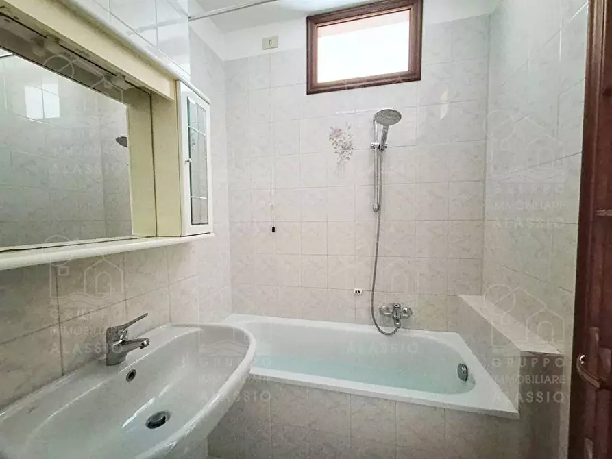 Immagine 2 di Appartamento in vendita  in Via Nino Bixio a Albenga