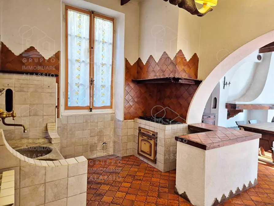 Immagine 1 di Villa in vendita  in Regione San Rocco a Alassio