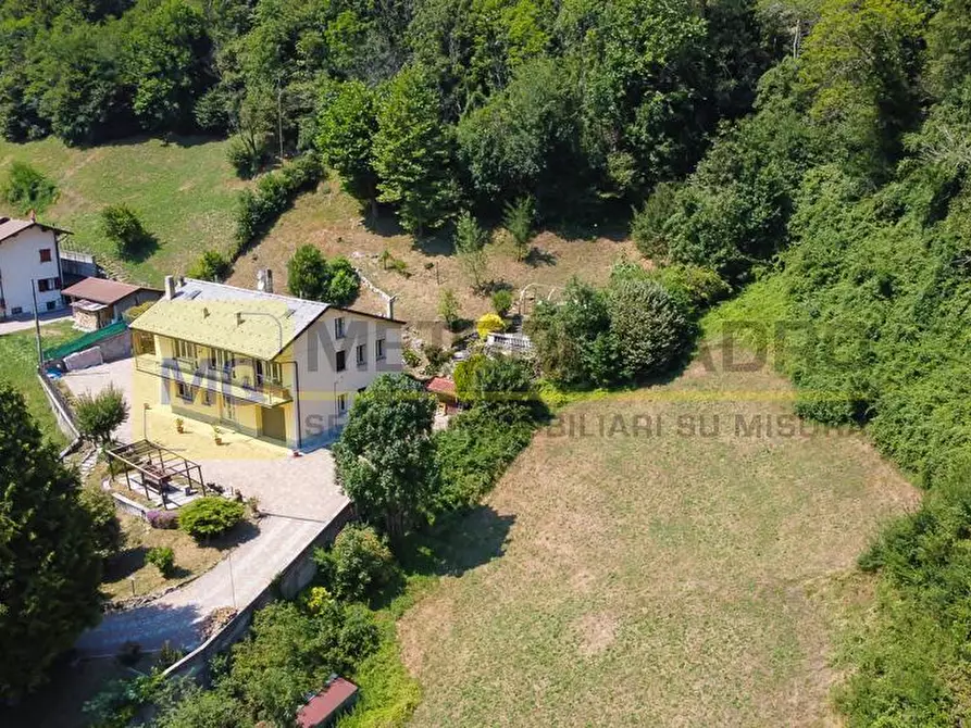 Immagine 1 di Villa in vendita  in via grigna a Ballabio