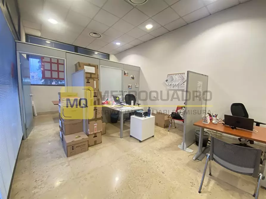 Immagine 2 di Negozio in vendita  in corso giacomo matteotti 9 a Lecco