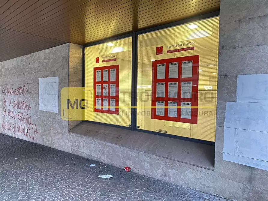 Immagine 9 di Negozio in vendita  in corso giacomo matteotti 9 a Lecco