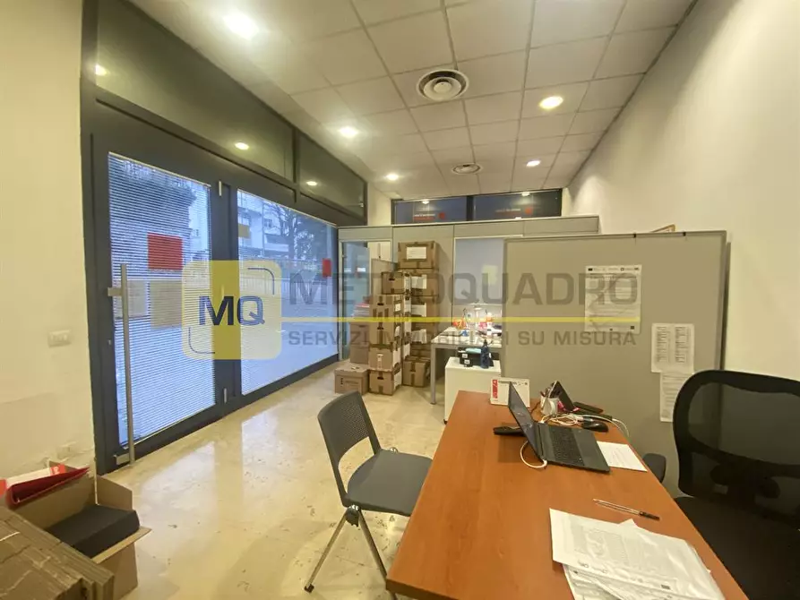 Immagine 1 di Negozio in vendita  in corso giacomo matteotti 9 a Lecco