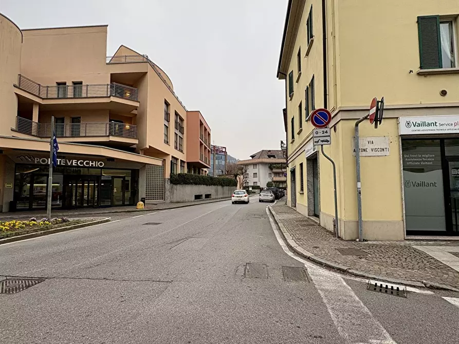 Immagine 9 di Negozio in affitto  in via azzone visconti a Lecco