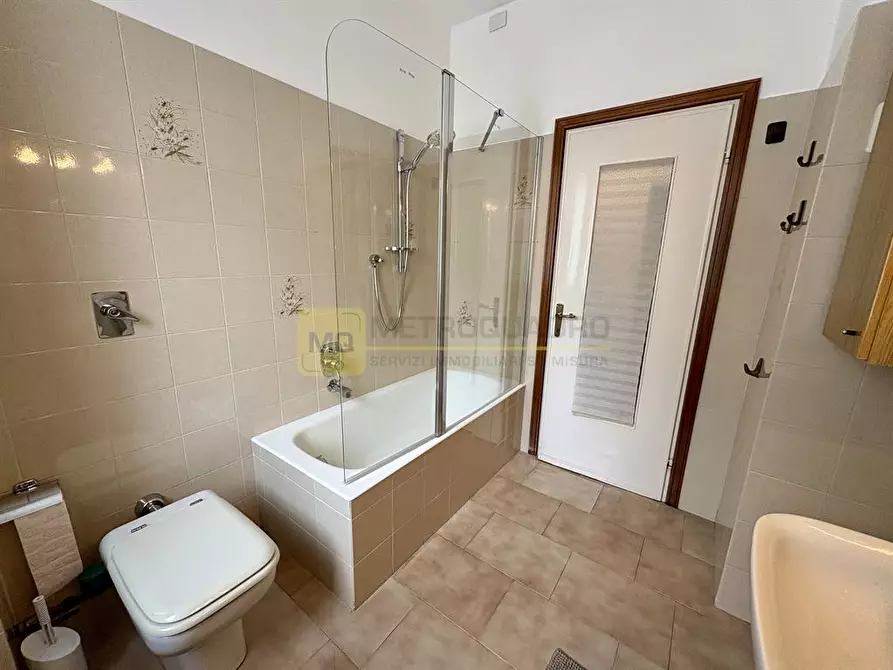 Immagine 9 di Stanza singola in affitto  in via alcide de gasperi a Lecco