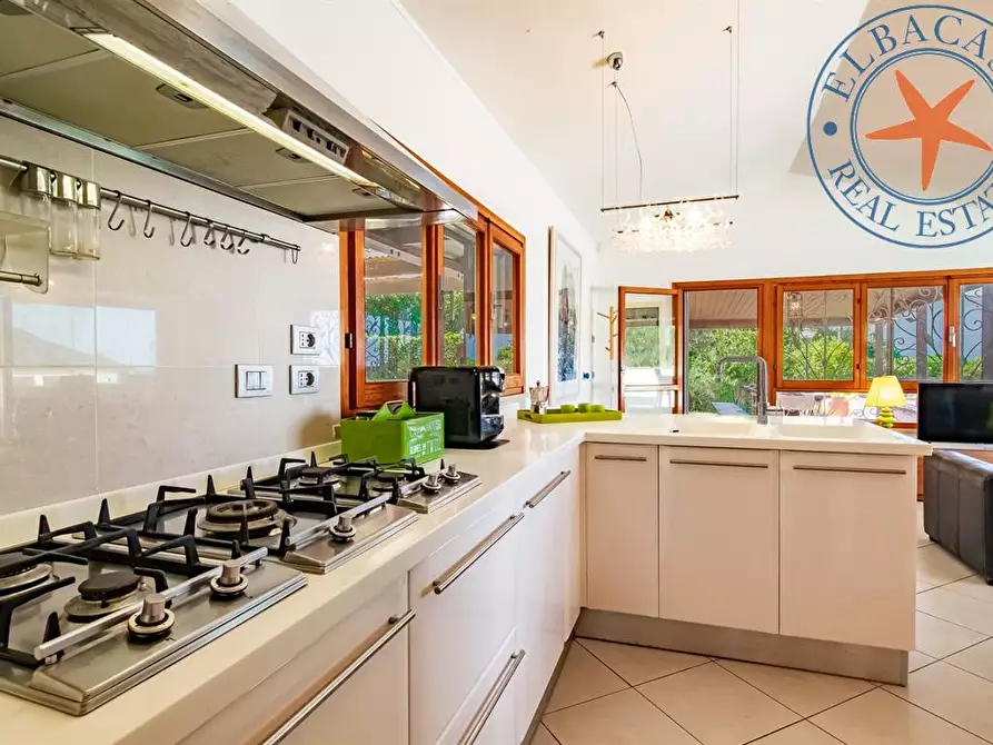 Immagine 1 di Villa in vendita  a Portoferraio