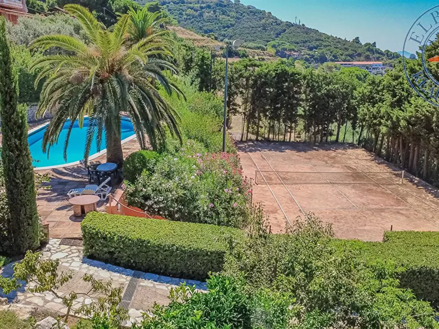 Immagine 3 di Villa in vendita  in morcone a Capoliveri