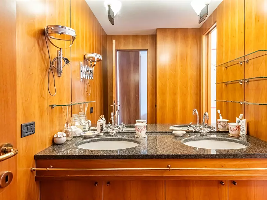 Immagine 4 di Appartamento in vendita  a Milano