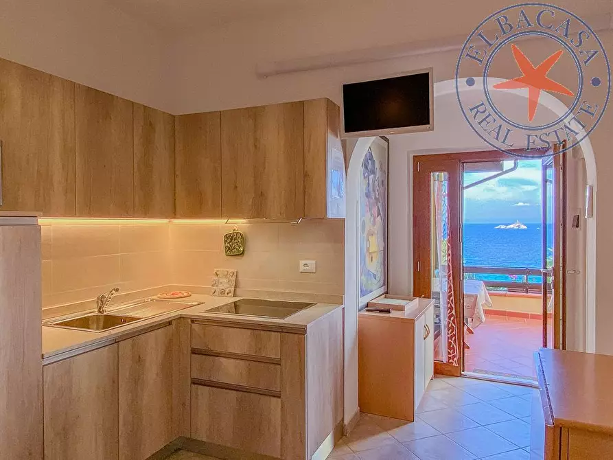 Immagine 1 di Villa in vendita  in VIALE ALCIDE DE GASPERI 11 a Portoferraio