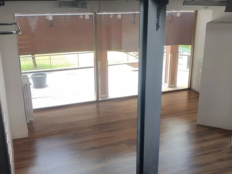 Immagine 3 di Negozio in vendita  in europa 2 a San Vittore Olona