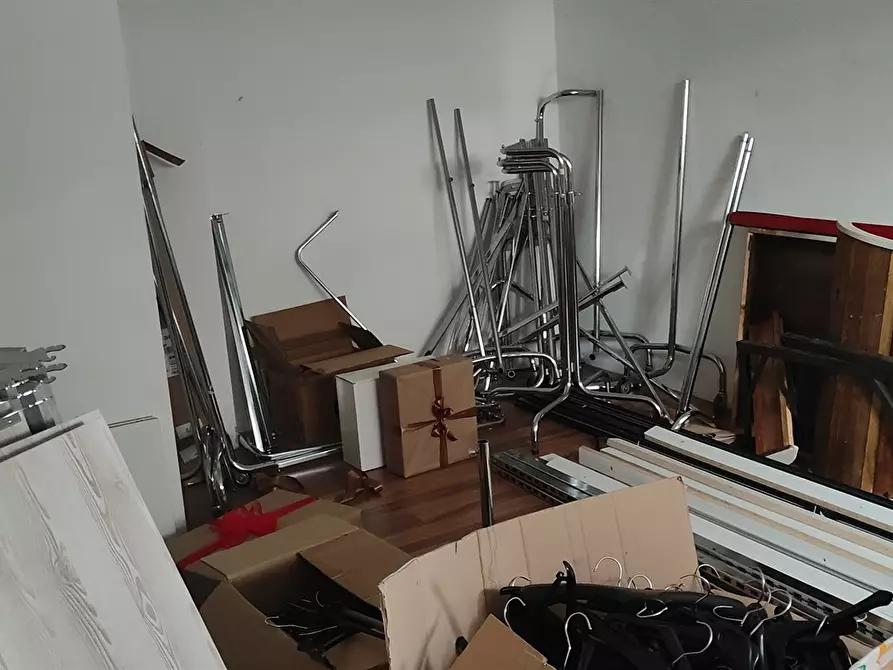 Immagine 8 di Negozio in vendita  in europa 2 a San Vittore Olona