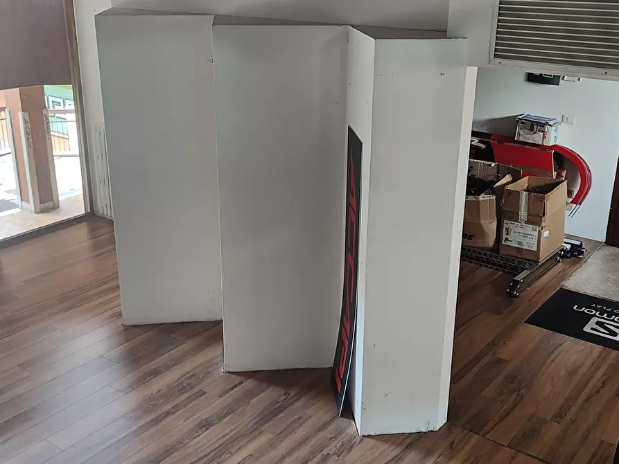 Immagine 4 di Negozio in vendita  in europa 2 a San Vittore Olona