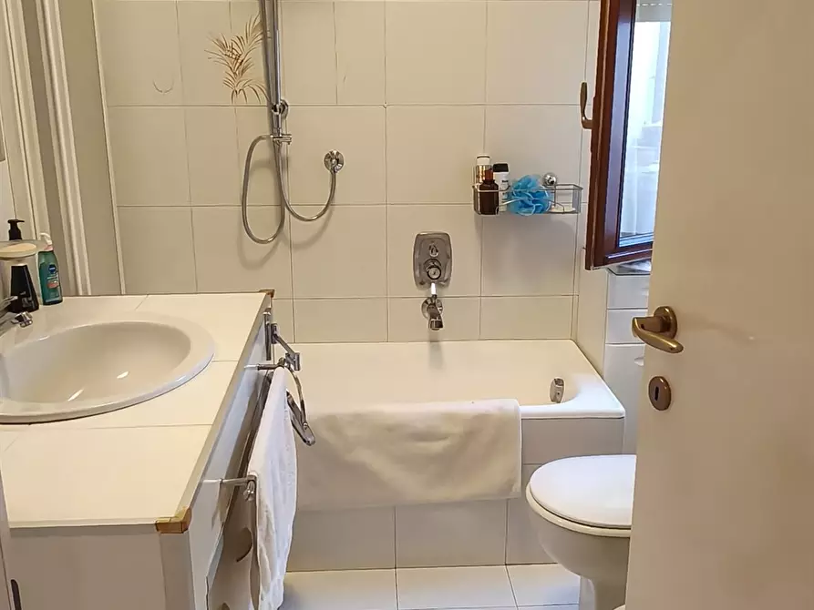 Immagine 7 di Appartamento in vendita  in BUTTI 26 a Parabiago