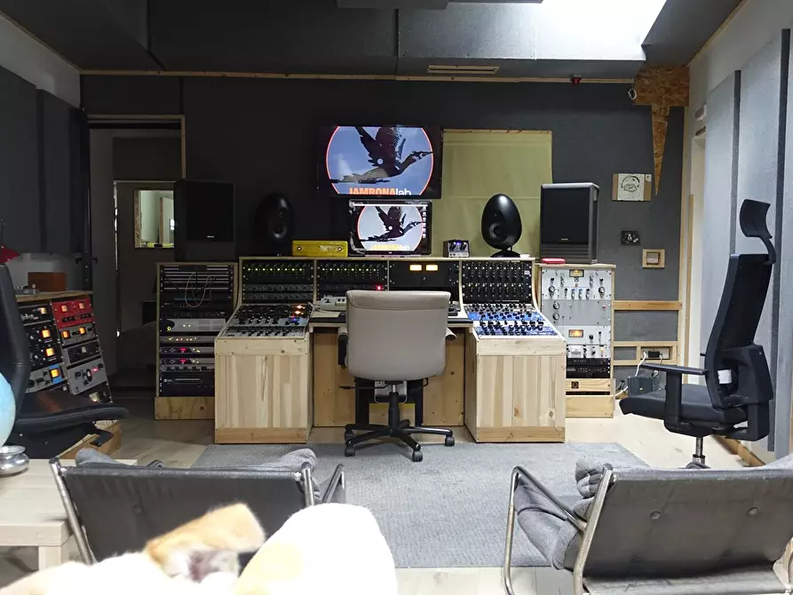 Immagine 2 di Locale commerciale in vendita  a Livorno