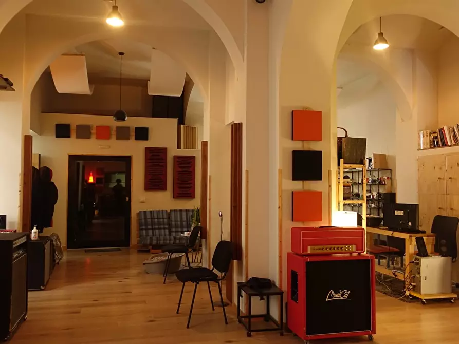 Immagine 8 di Locale commerciale in vendita  a Livorno