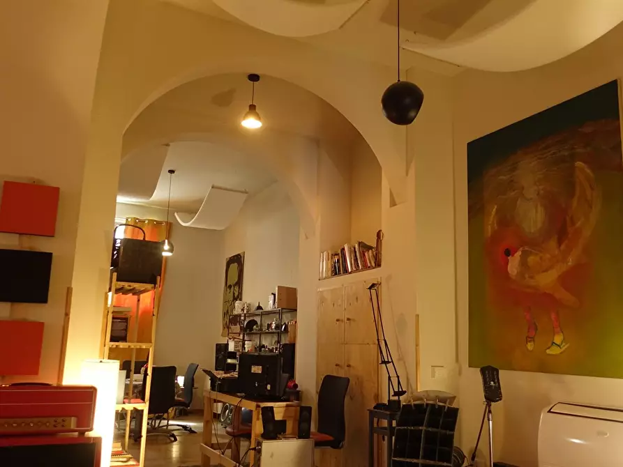 Immagine 7 di Locale commerciale in vendita  a Livorno