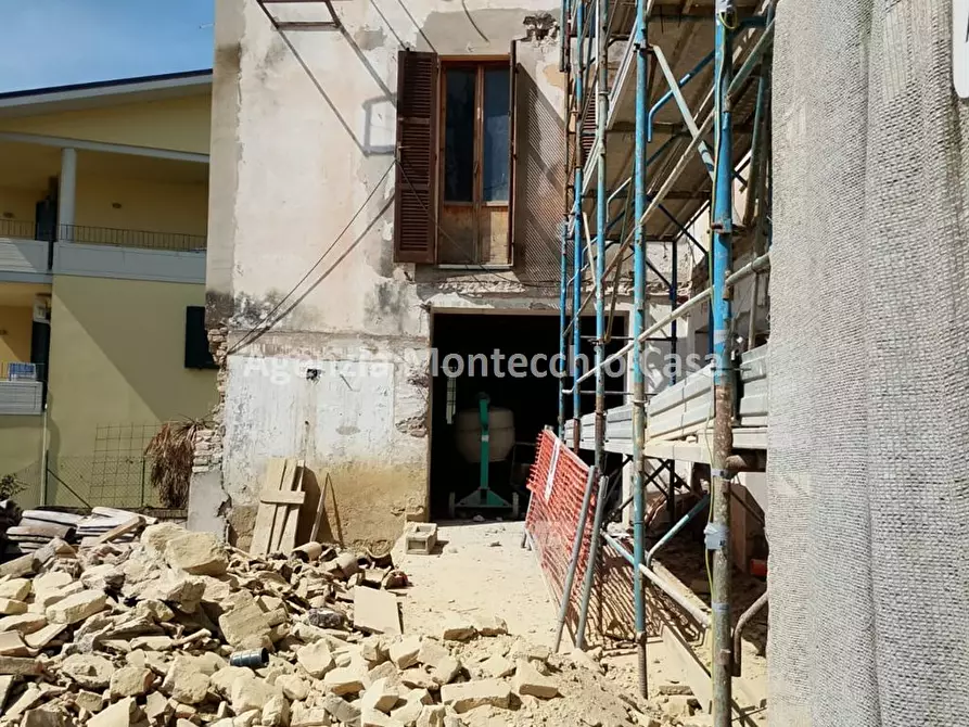 Immagine 1 di Casa semindipendente in vendita  in Strada di casale a Pesaro