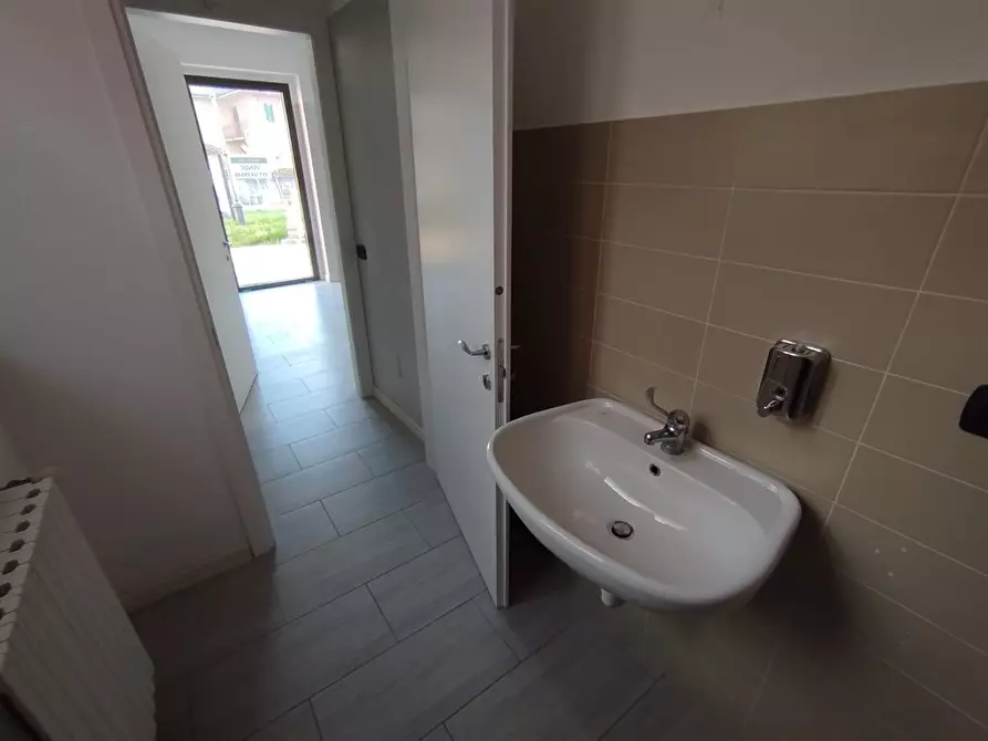 Immagine 3 di Negozio in affitto  a Vicoforte