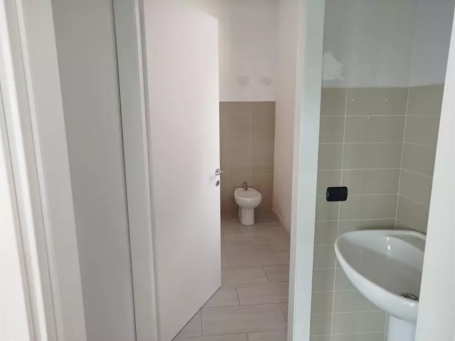 Immagine 1 di Negozio in affitto  a Vicoforte