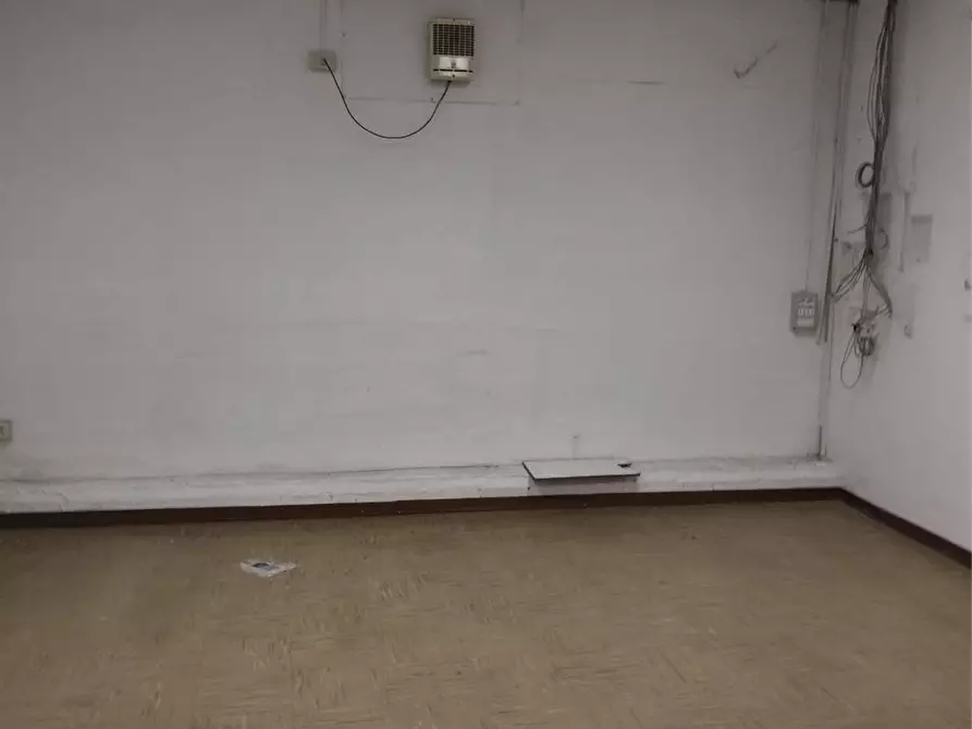 Immagine 7 di Negozio in affitto  a Mantova