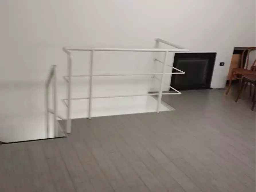 Immagine 6 di Negozio in affitto  a Mantova