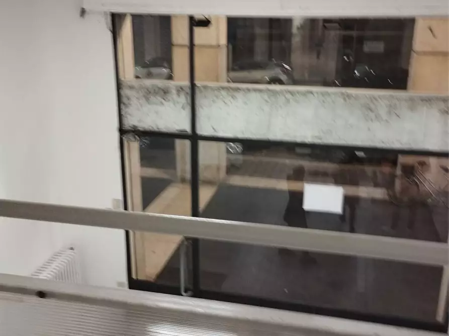 Immagine 5 di Negozio in affitto  a Mantova