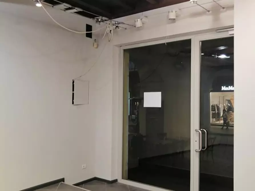 Immagine 3 di Negozio in affitto  a Mantova