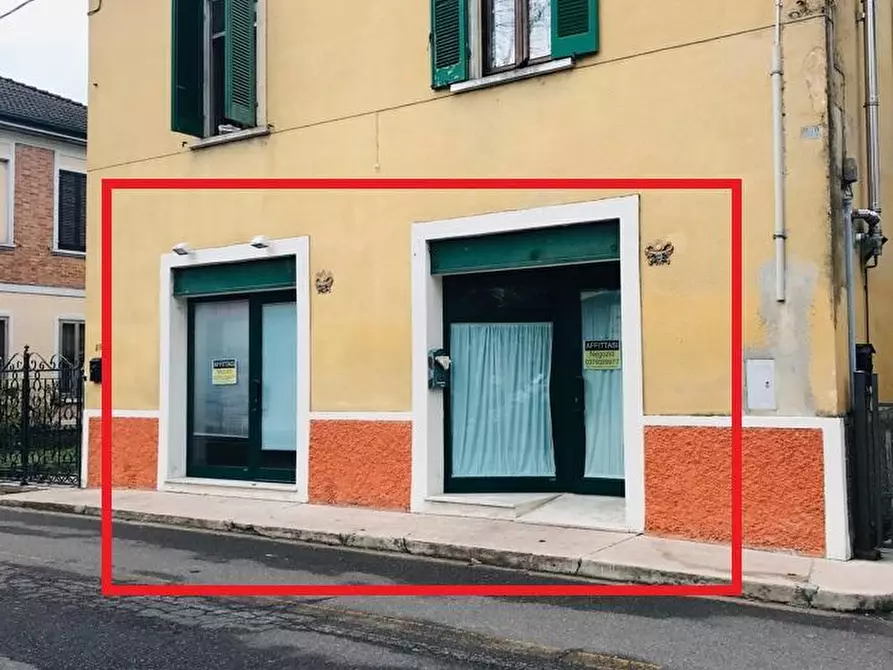 Immagine 4 di Negozio in vendita  in via Rossi 31/33 a Castelbelforte