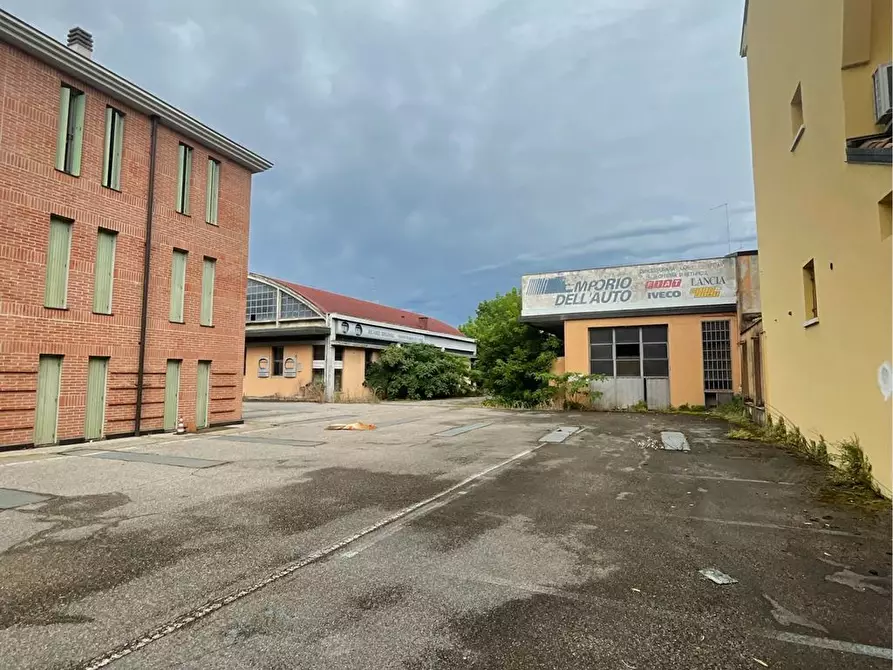 Immagine 3 di Box auto in vendita  in Mori 56 a Mantova