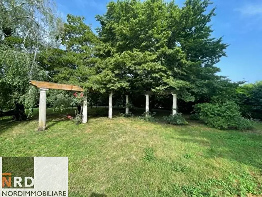 Immagine 3 di Villa in vendita  a Mantova