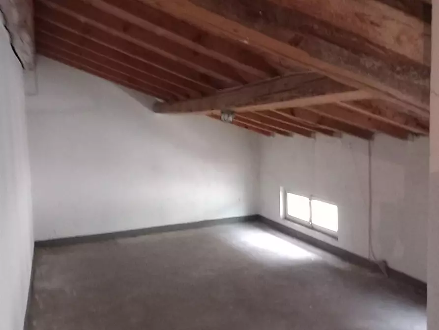 Immagine 3 di Casa indipendente in vendita  a Mantova