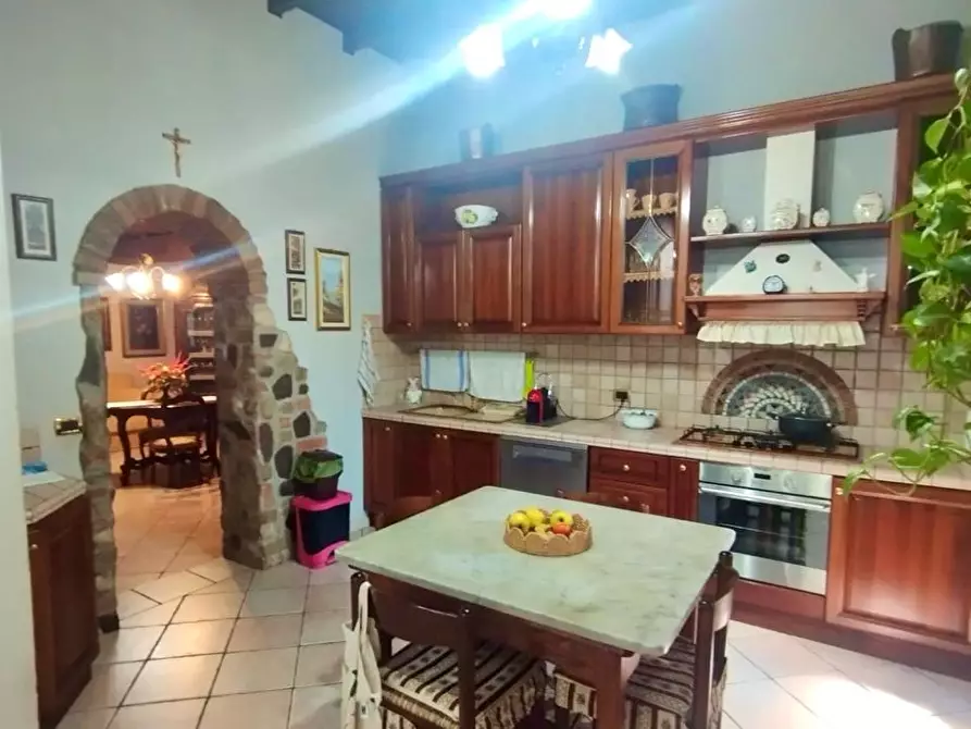 Immagine 1 di Villa in vendita  a Borgo Virgilio