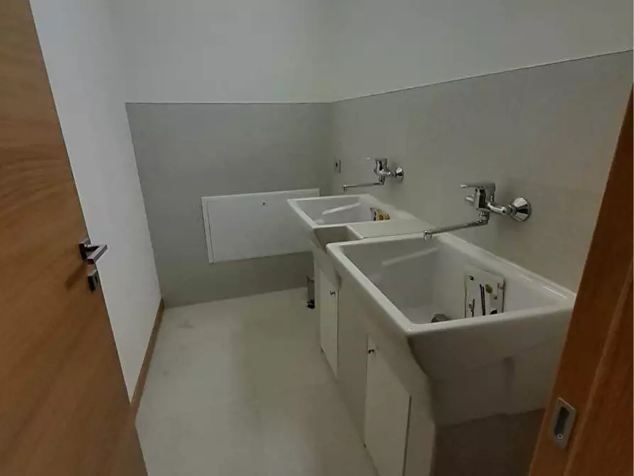 Immagine 6 di Appartamento in vendita  in Accademia a Mantova