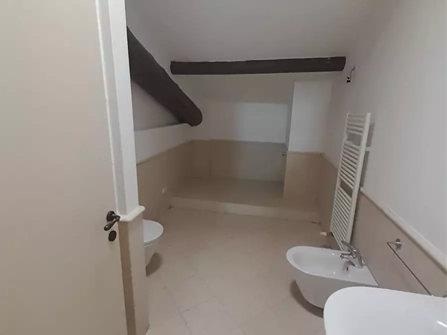 Immagine 2 di Appartamento in affitto  a Mantova