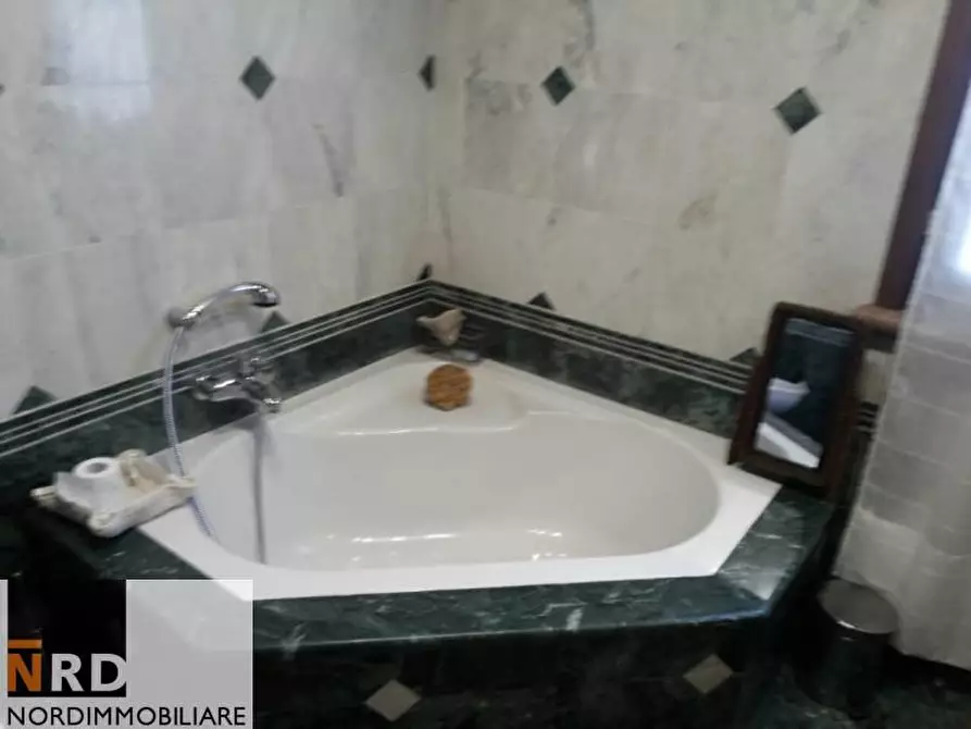 Immagine 8 di Villa in vendita  a Mantova