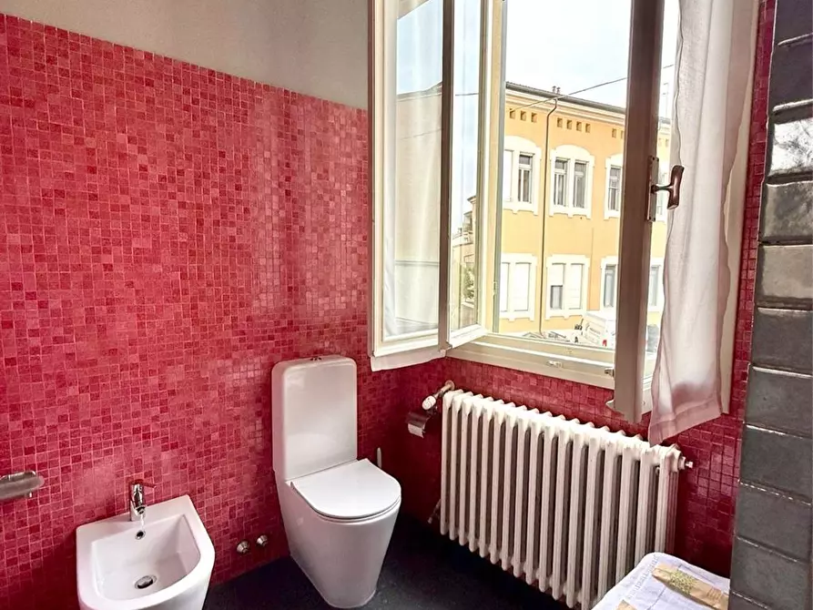 Immagine 9 di Appartamento in affitto  a Mantova