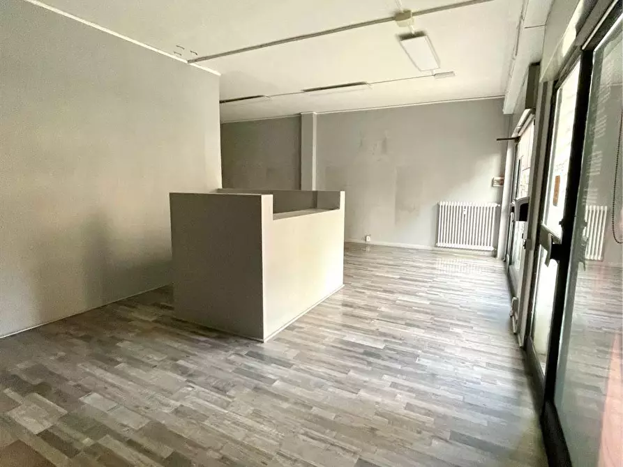 Immagine 1 di Negozio in vendita  in Felice Campi 9 a Mantova