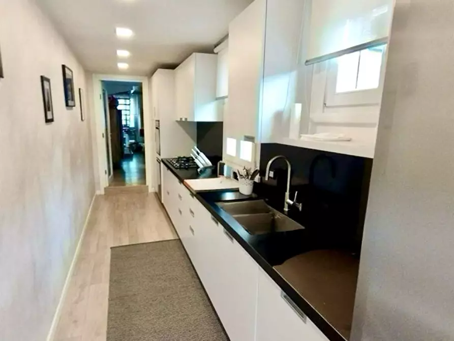 Immagine 5 di Appartamento in vendita  a Mantova